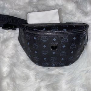 MCM FURSTEN BELT BAG. Black Visetos